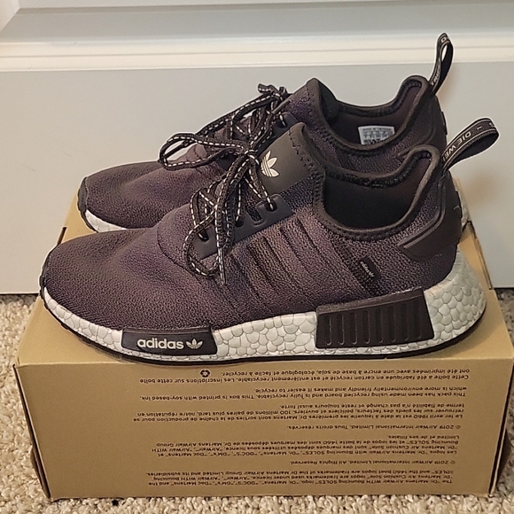 Adidas NMD R1 Womens sz 7 - Picture 1 of 4